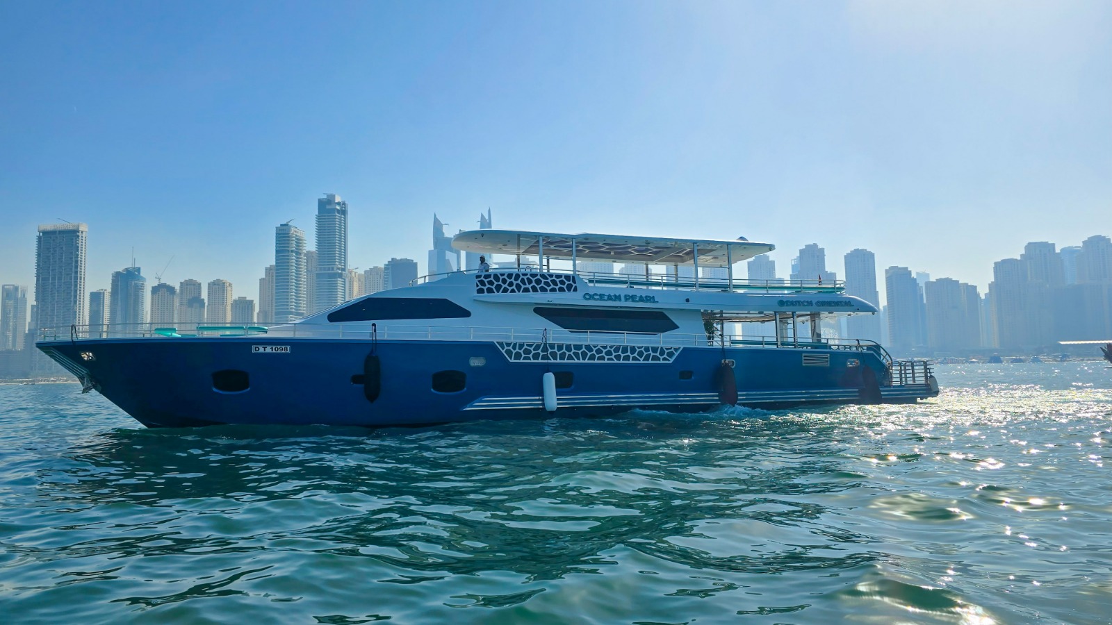 Super Yacht Cruise – Standard Food & Soft Drinks