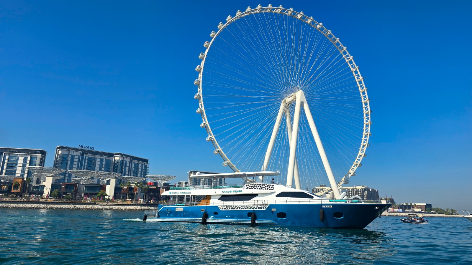 Super Yacht Cruise – Standard Food & Soft Drinks