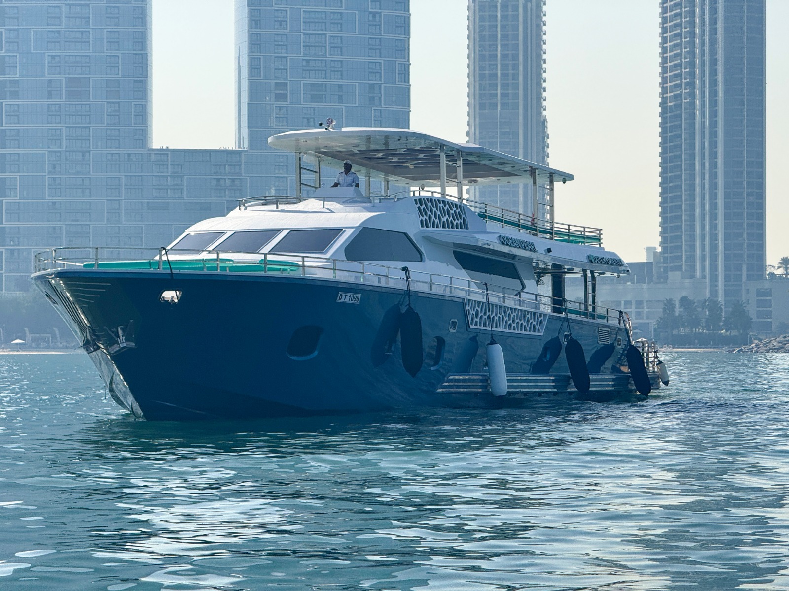 Super Yacht Cruise – Standard Food & Soft Drinks